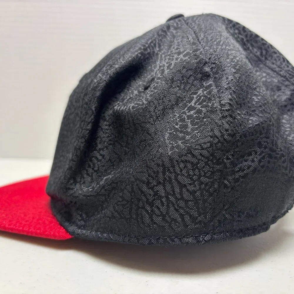 Youth Nike Air Jordan Boys Elephant Textured Black/Red Snapback Cap - 2033